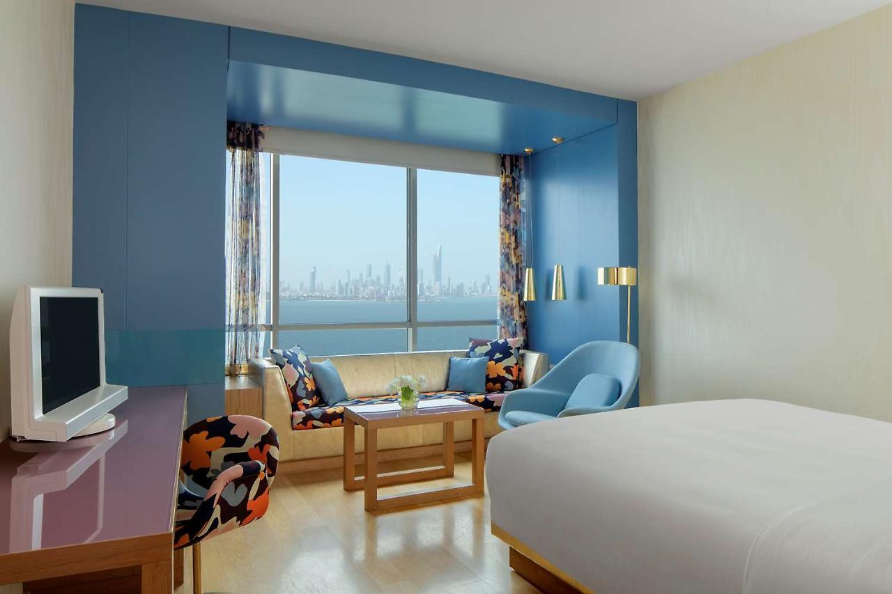 Symphony Style Hotel Kuwait Salmiya Eksteriør bilde A room at the hotel