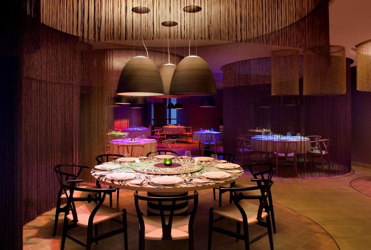 Symphony Style Hotel Kuwait Salmiya Restaurant bilde The interior of the restaurant
