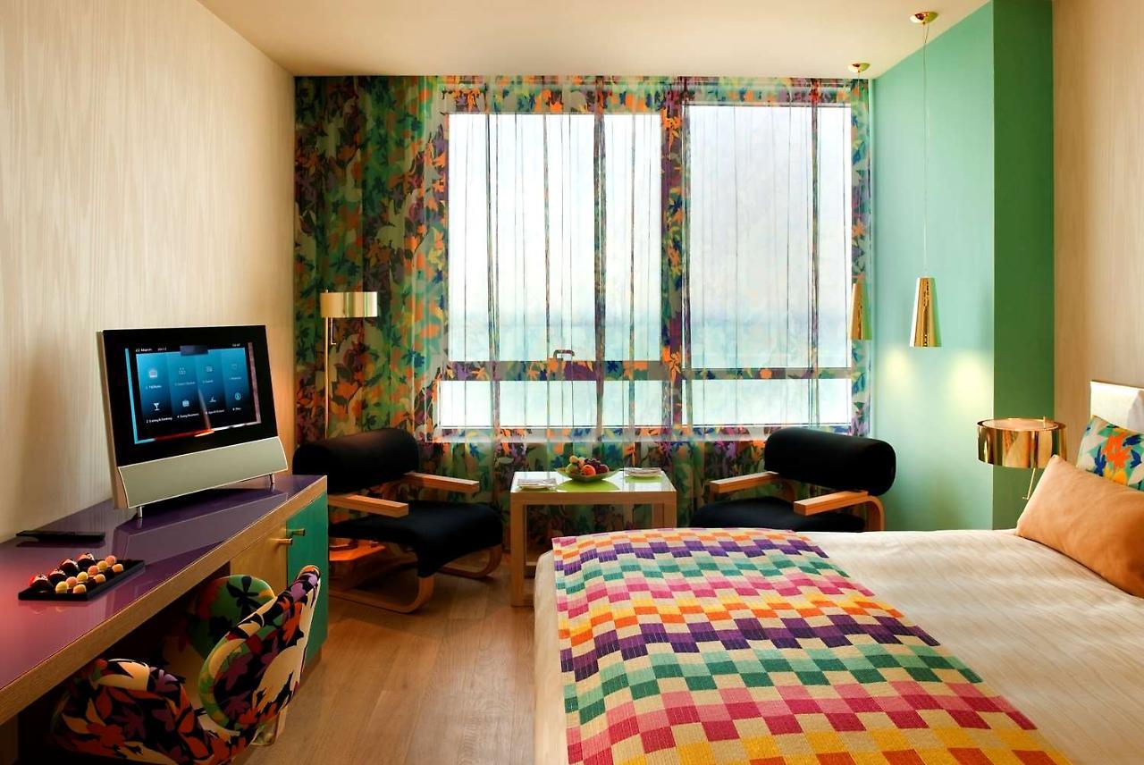 Symphony Style Hotel Kuwait Salmiya Eksteriør bilde A room at the hotel