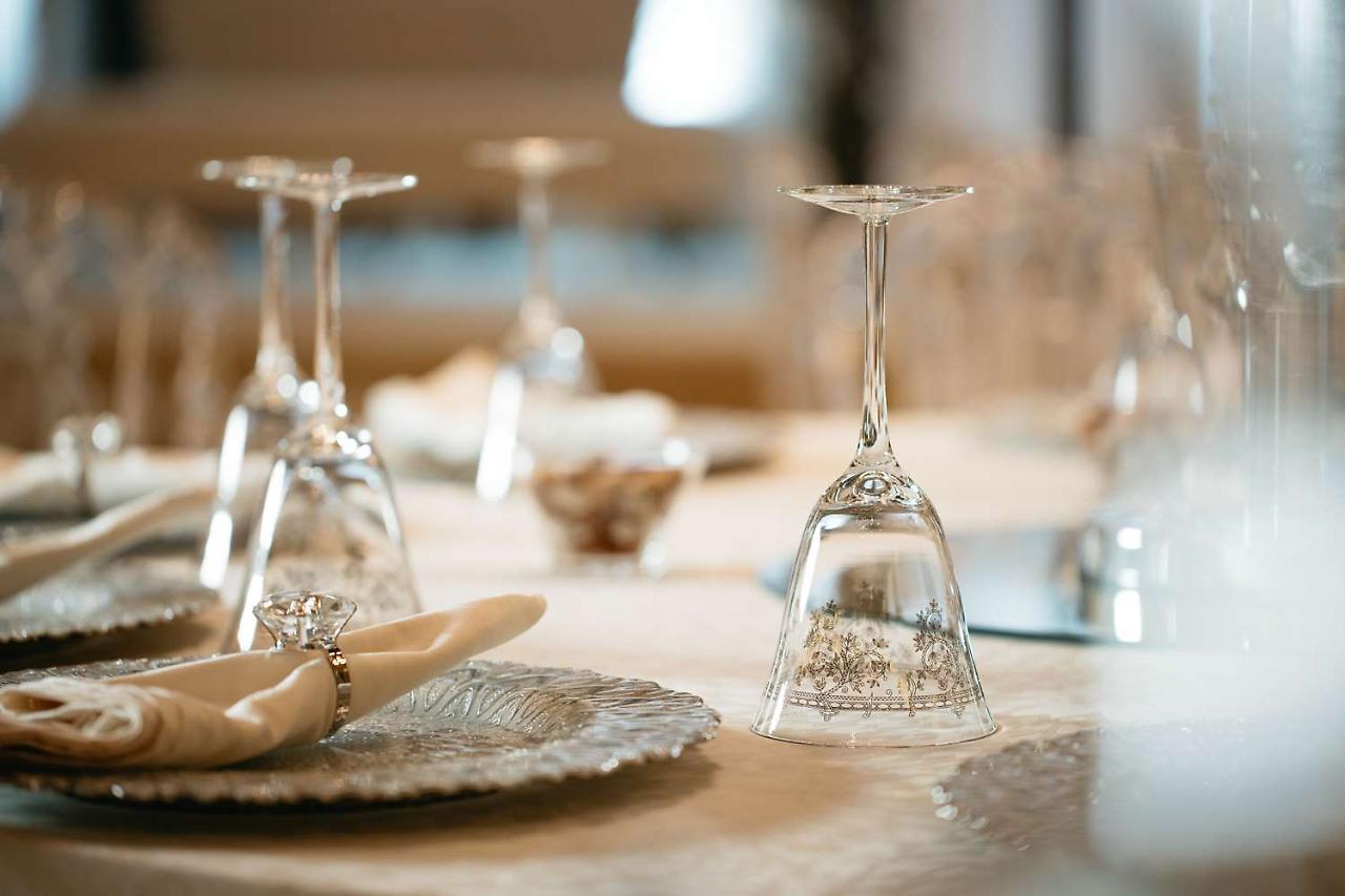 Symphony Style Hotel Kuwait Salmiya Eksteriør bilde Wine glasses