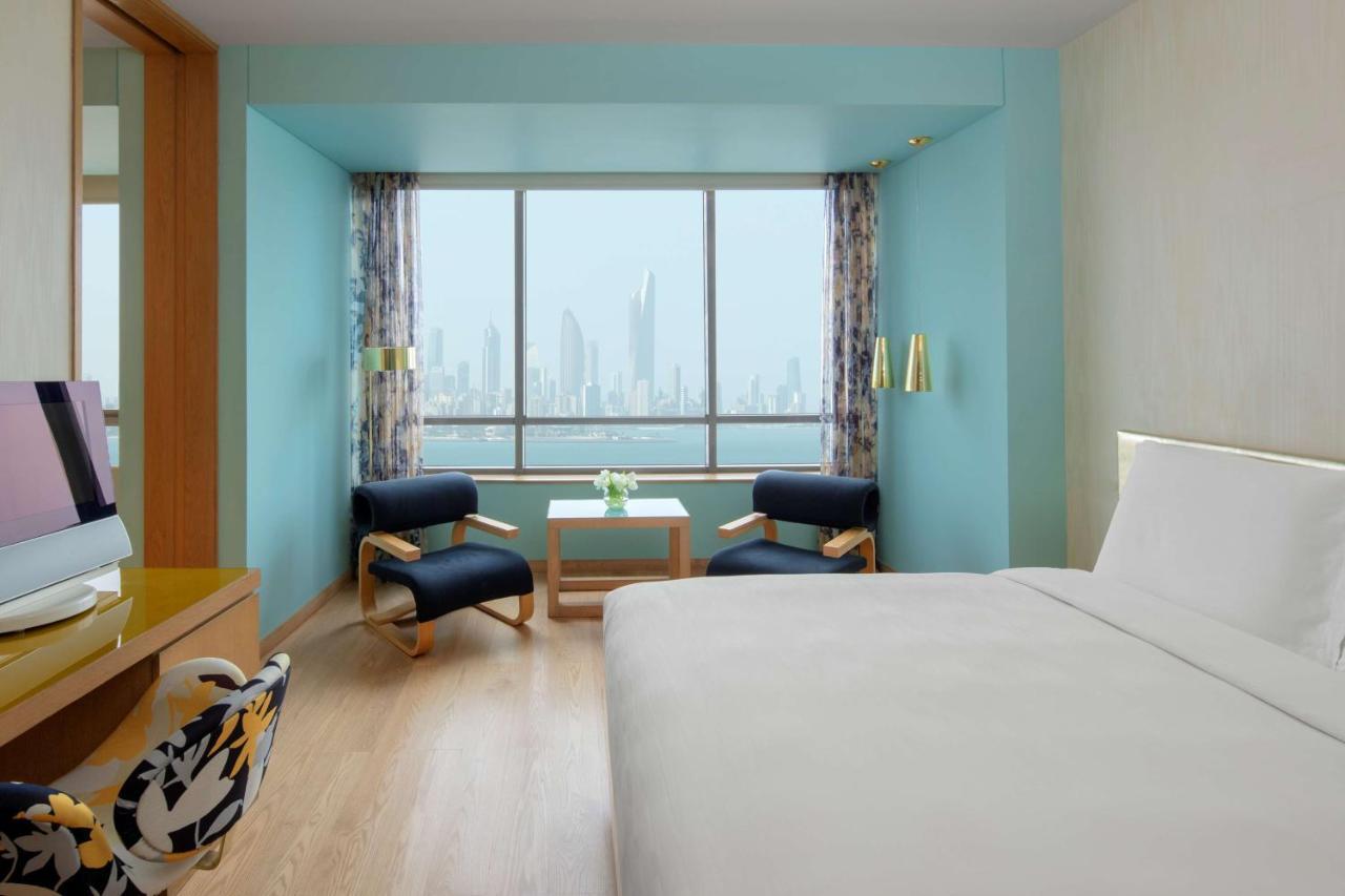 Symphony Style Hotel Kuwait Salmiya Eksteriør bilde A room at the hotel