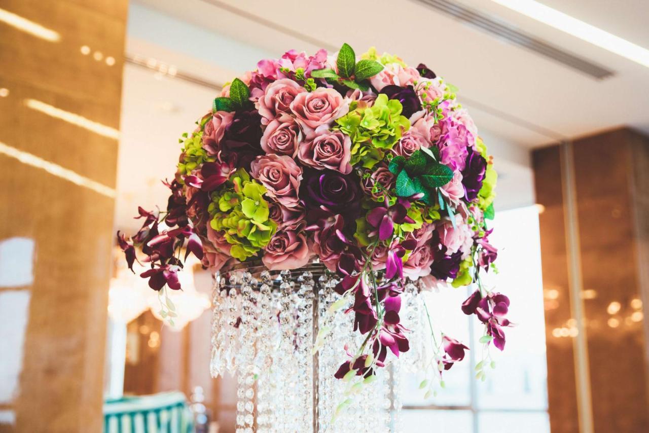 Symphony Style Hotel Kuwait Salmiya Eksteriør bilde Flower arrangement