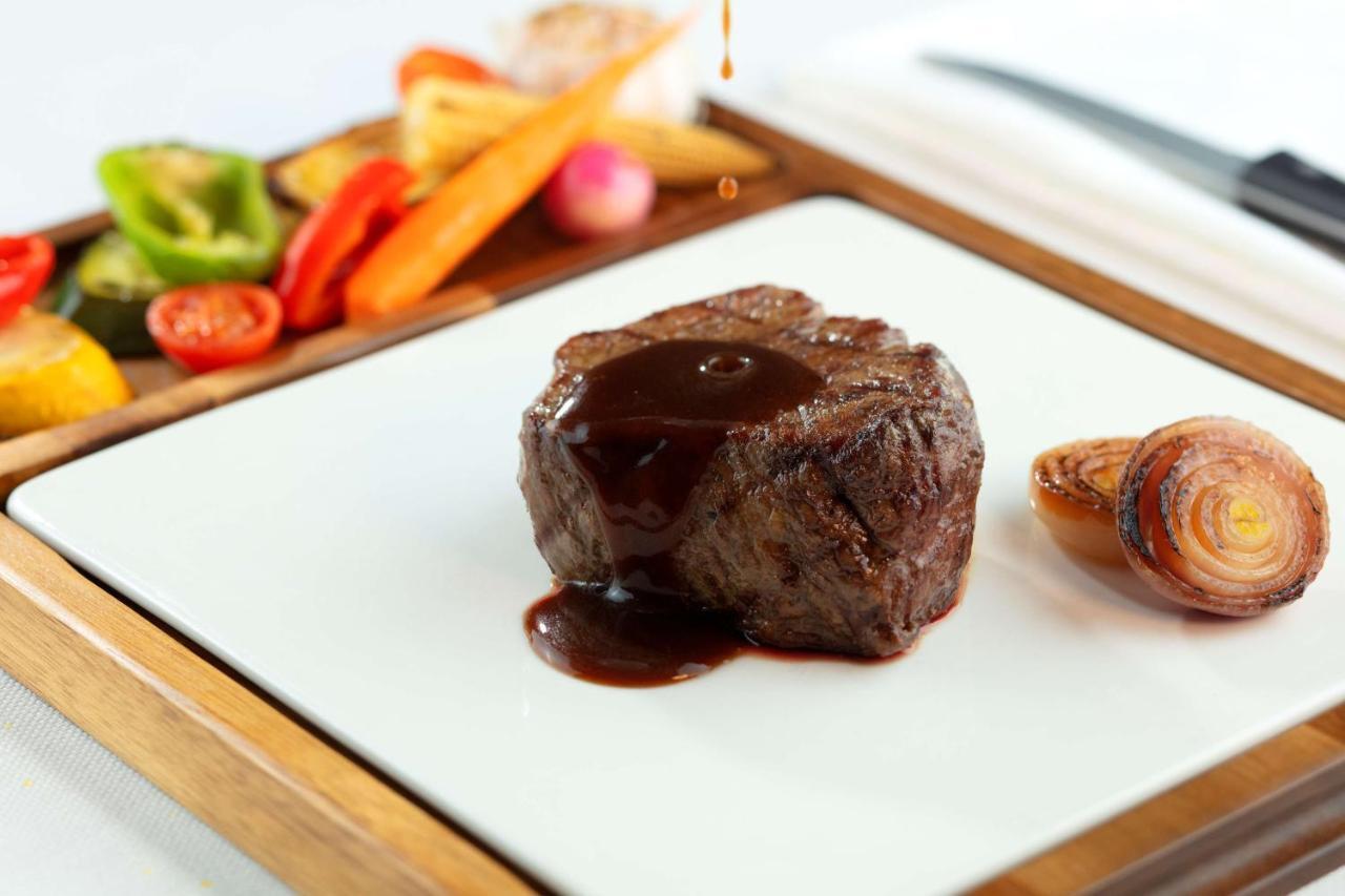 Symphony Style Hotel Kuwait Salmiya Eksteriør bilde A steak with sauce